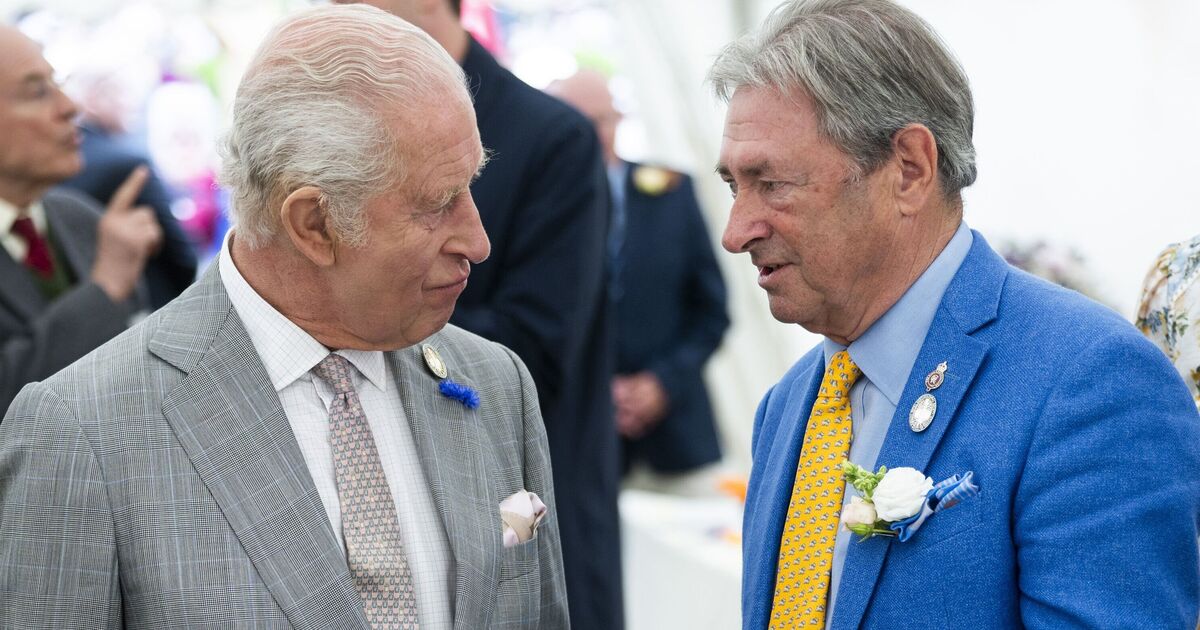 Alan Titchmarsh issues apology to King Charles' gardener after 'weird' discovery